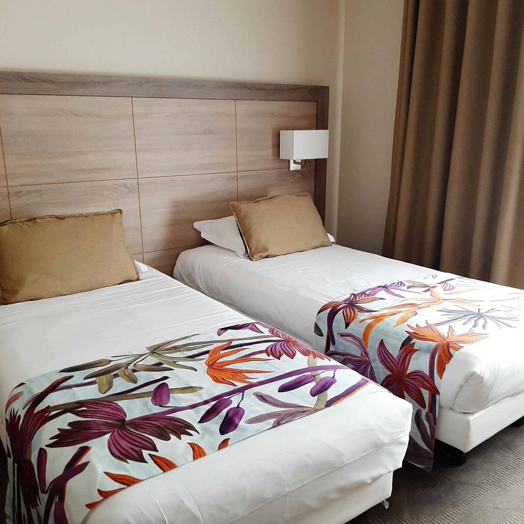Logis Hotel Relais Saint Jacques - Chateauroux Déols 외부 사진